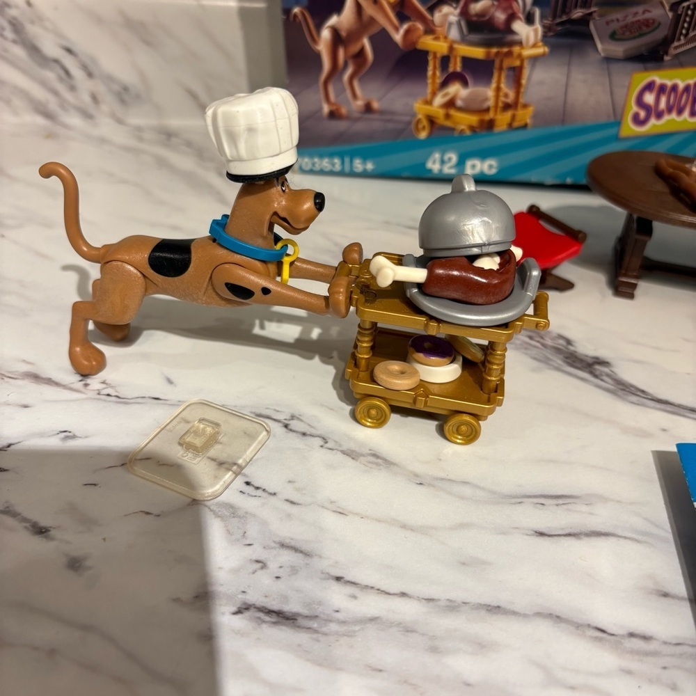 Playmobil‎ Scooby-Doo Dinner with Shaggy Playset (70363) - Picture 4 of 10